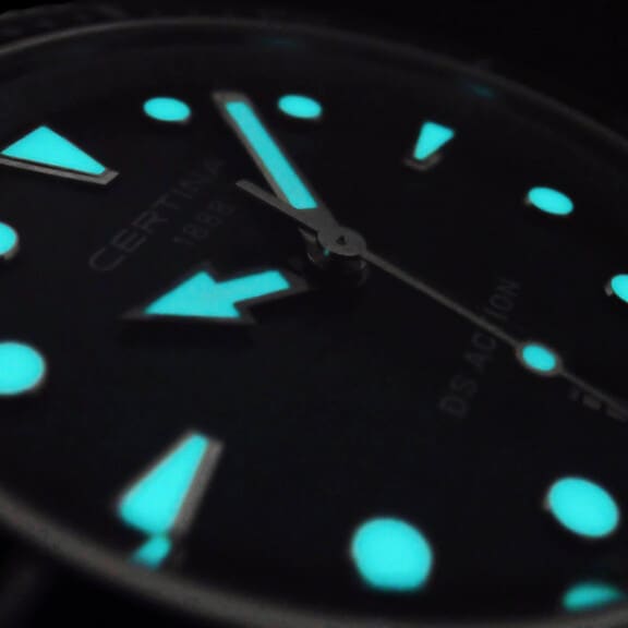 Superluminova
